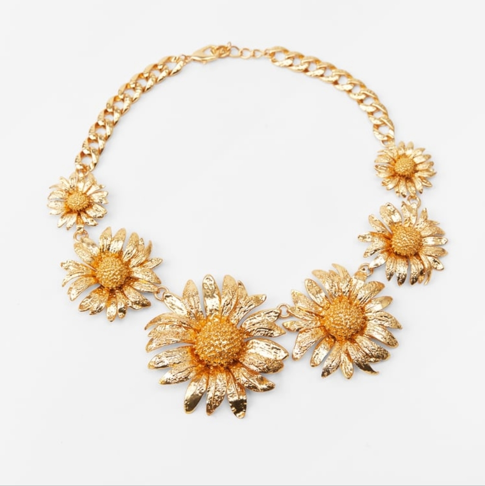 Zara Daisy Necklace